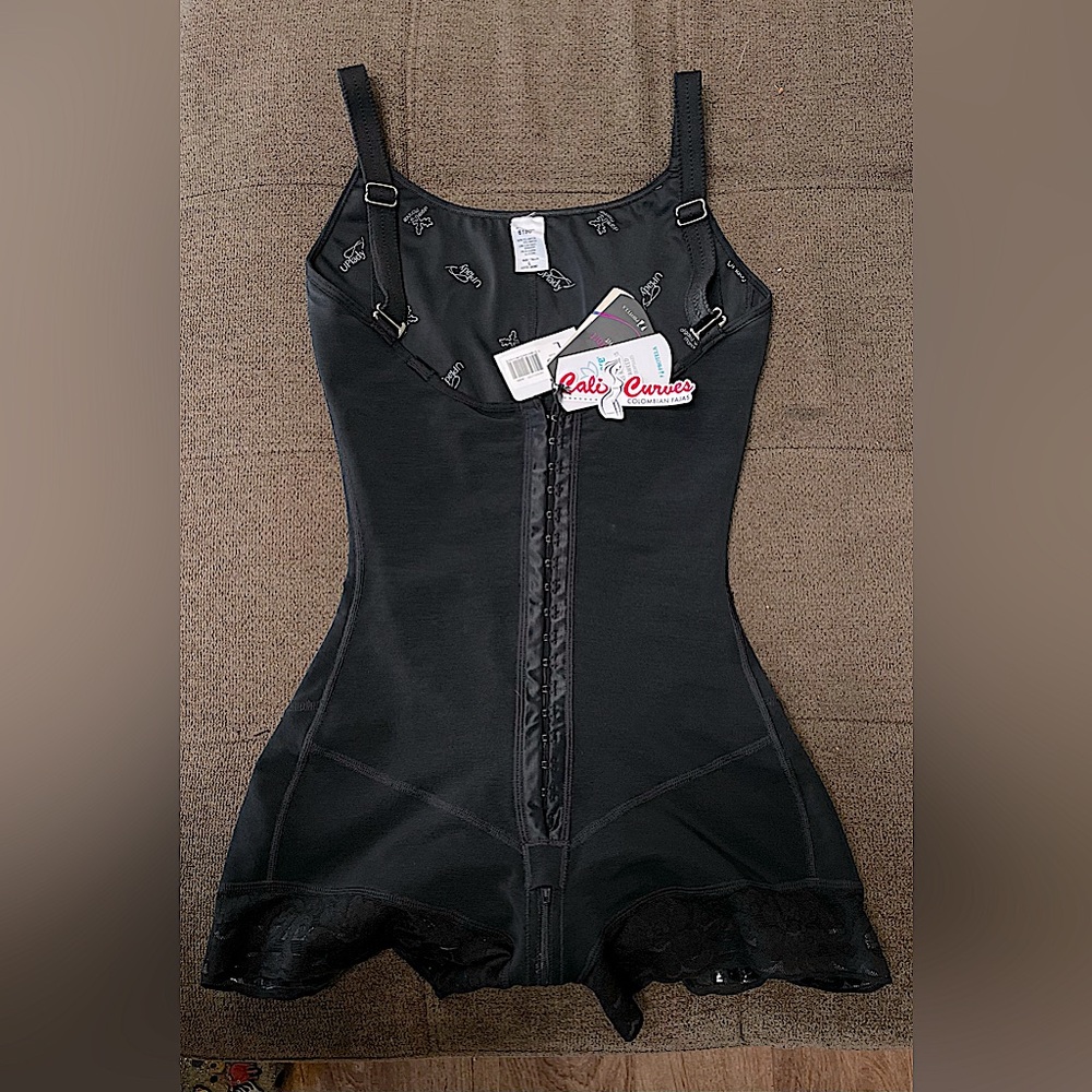 Cali curves size large. Style 6190. Never worn